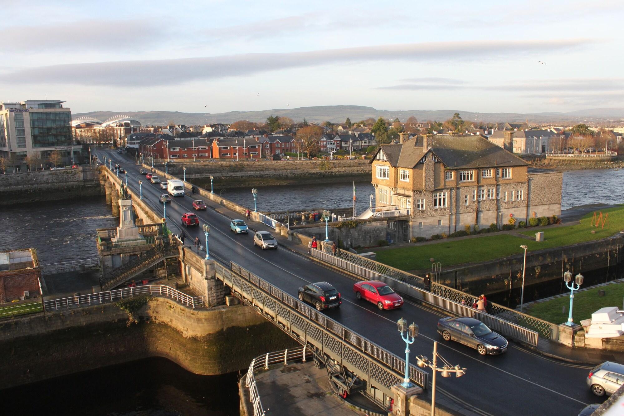 The Pier Hotel Limerick Junction Esterno foto
