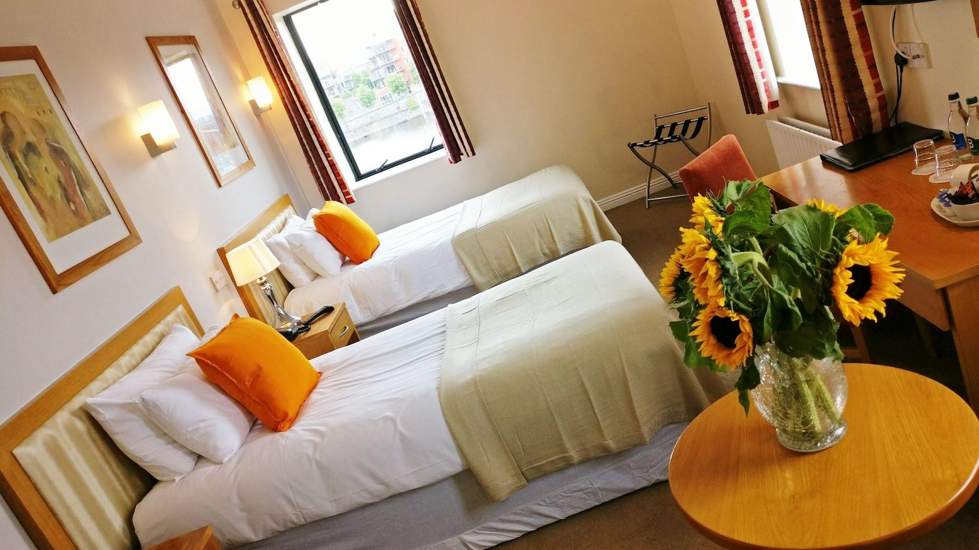 The Pier Hotel Limerick Junction Esterno foto